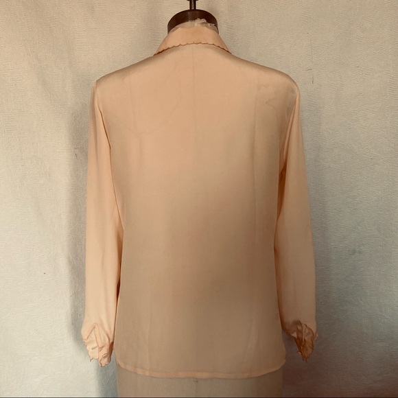 Pure silk hand vtg embroidered notch collar M/L palest peach - Picture 7 of 7